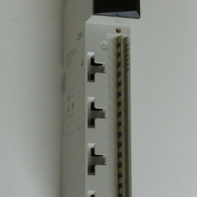 施耐德140AVI03000觸摸屏   不作他選